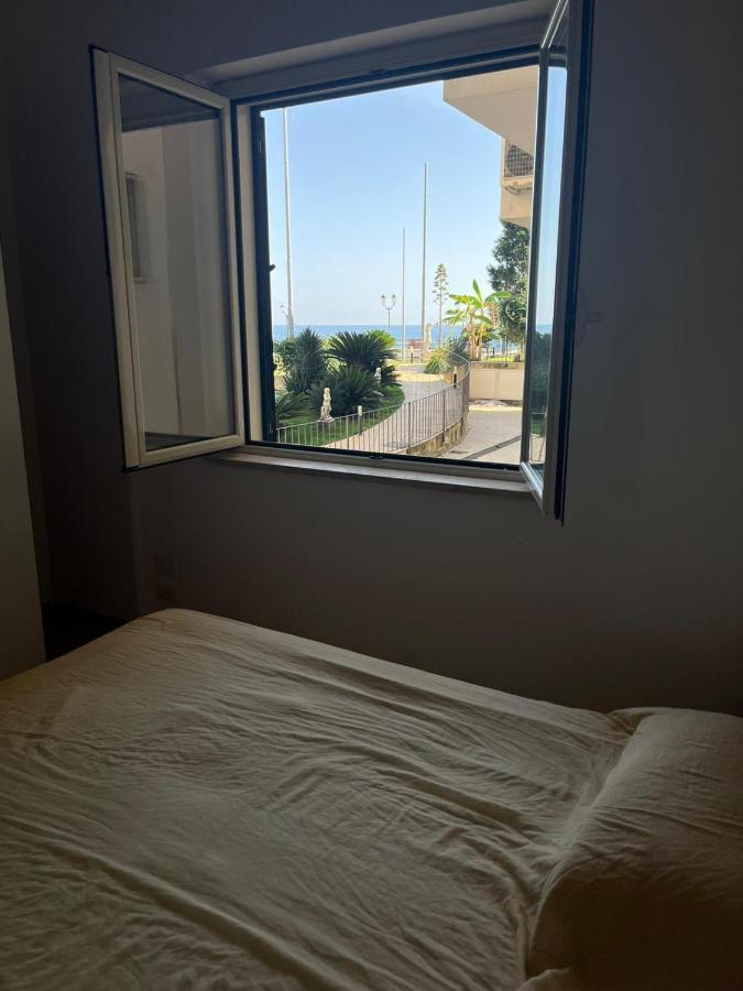 Ferienwohnung Bilocale Vista Mare Sul Lungomare Siderno Exterior foto